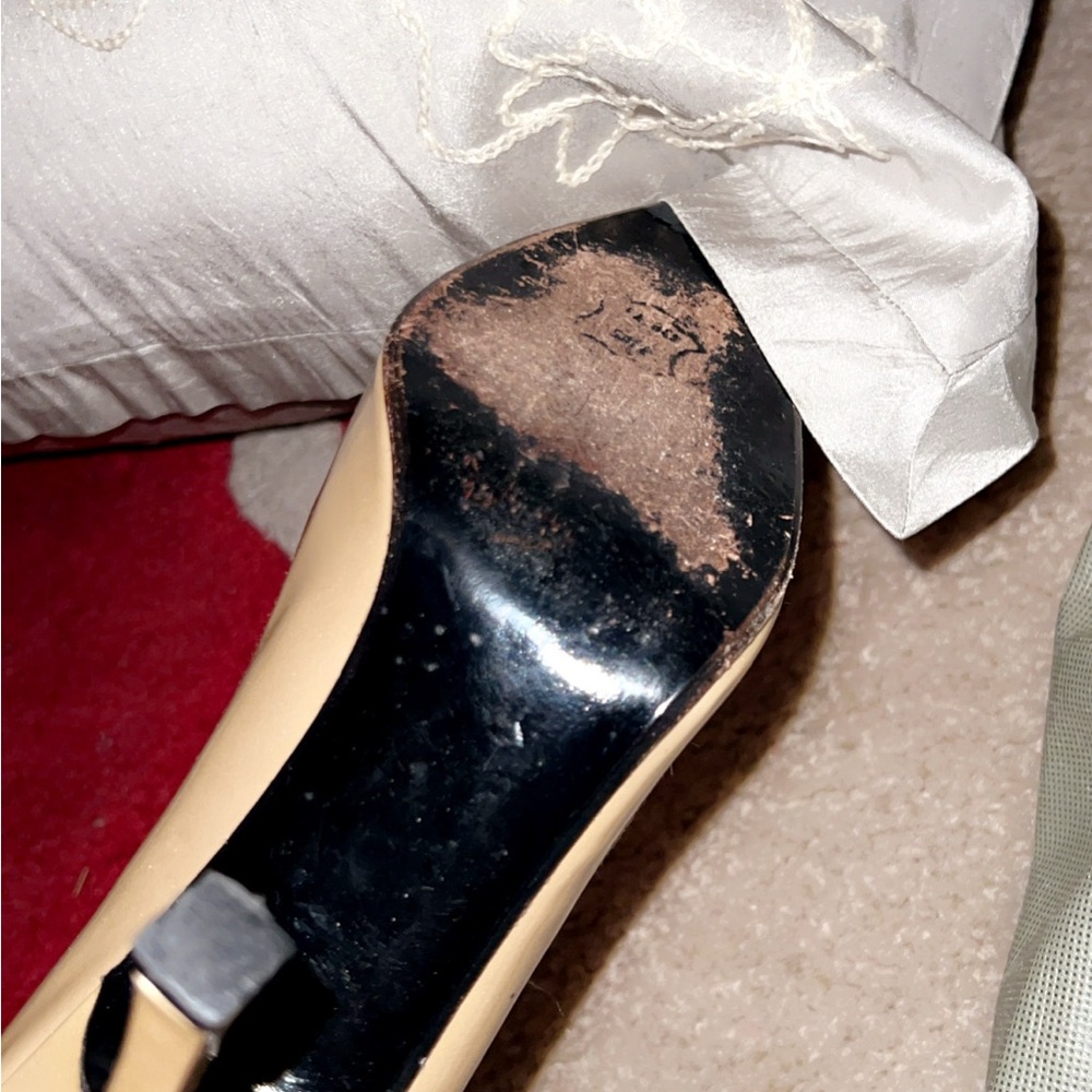 Stuart Weitzman Cream Heels Classic Pointed Toe - image 3